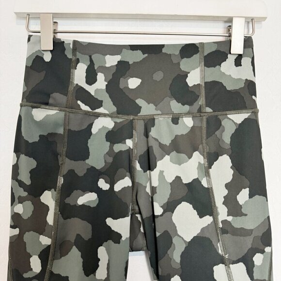 Athleta High Rise Lightning Camo 7/8 Tight Athletic Workout Leggings Gym Size XS - Picture 2 of 9